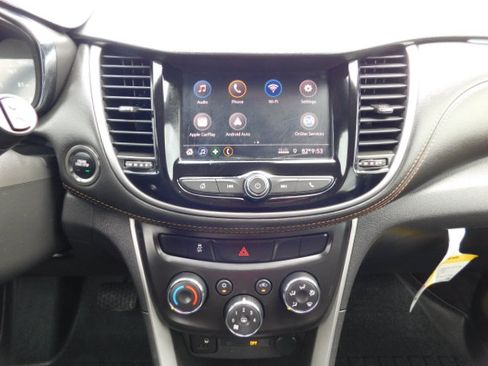 Used 2022 Chevrolet Trax AWD LT w/ 1LT image 13