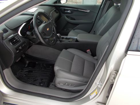 Used 2015 Chevrolet Impala LT image 10