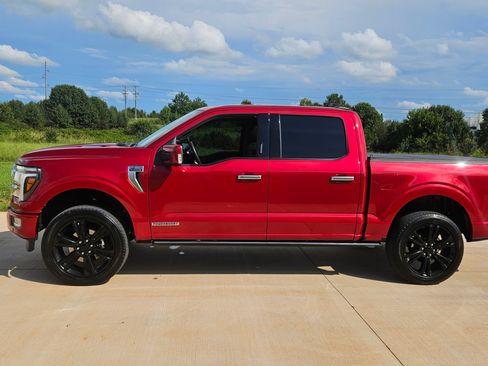 Used 2024 Ford F150 4x4 SuperCrew Platinum image 2