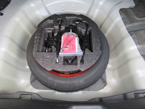 Used 2013 Hyundai Elantra GLS image 22