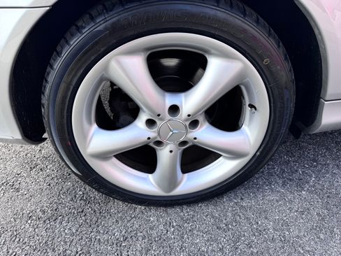 Used 2005 Mercedes-Benz CLK 320 image 12