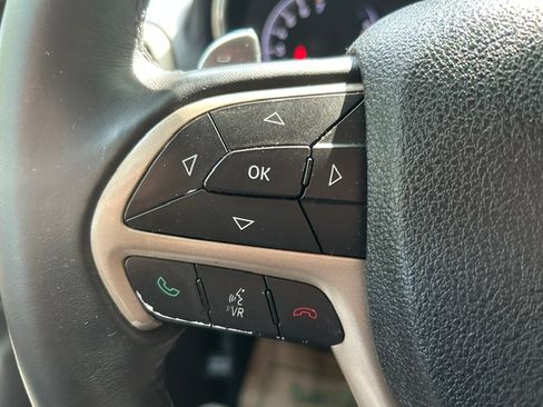 Used 2017 Jeep Grand Cherokee 2WD Laredo image 9