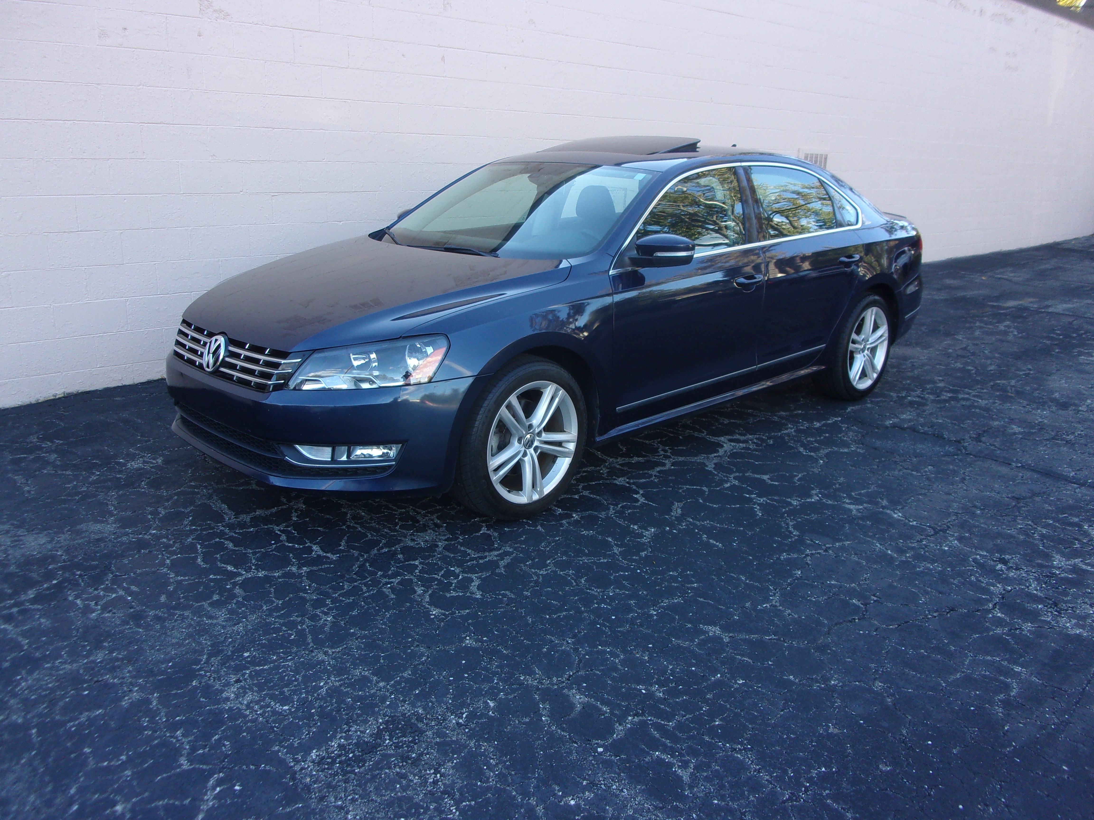 Used 2013 Volkswagen Passat TDI SEL Premium FWD image 1