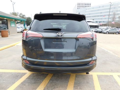 Used 2018 Toyota RAV4 XLE image 6