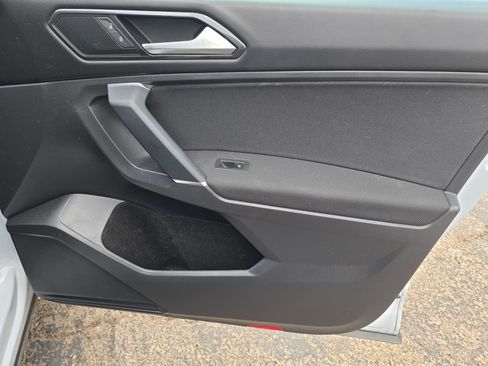 Used 2018 Volkswagen Tiguan S image 19