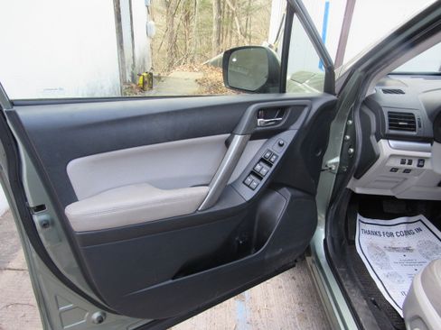 Used 2014 Subaru Forester 2.5i Limited image 14