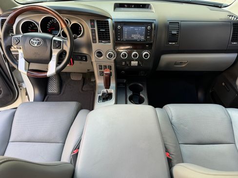 Used 2016 Toyota Sequoia Platinum image 29