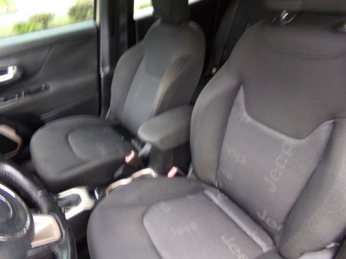 Used 2015 Jeep Renegade FWD Latitude image 12