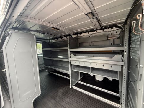 Used 2016 Chevrolet Express 2500 image 9