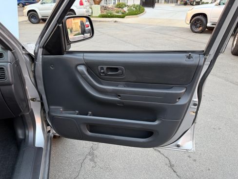 Used 2001 Honda CR-V LX image 31