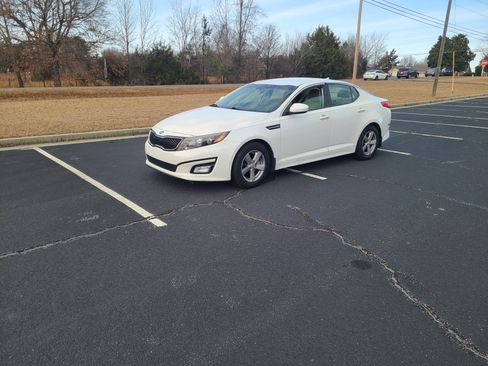 Used 2015 Kia Optima LX image 2