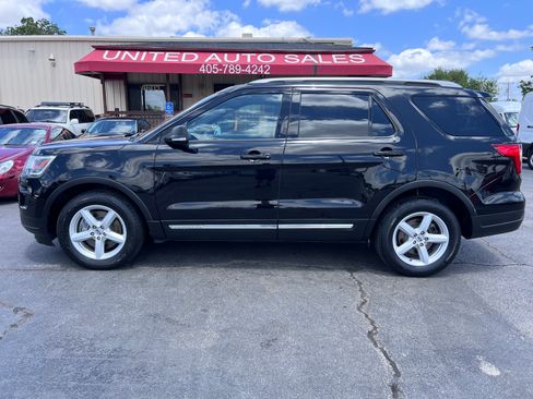 Used 2019 Ford Explorer FWD XLT image 1