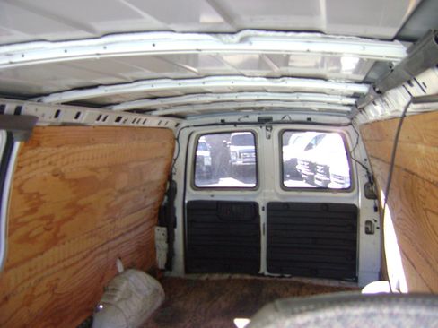 Used 2005 Chevrolet Express 3500 image 13