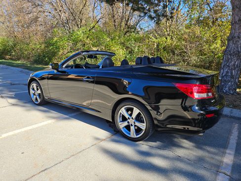 Used 2015 Lexus IS 250C image 3