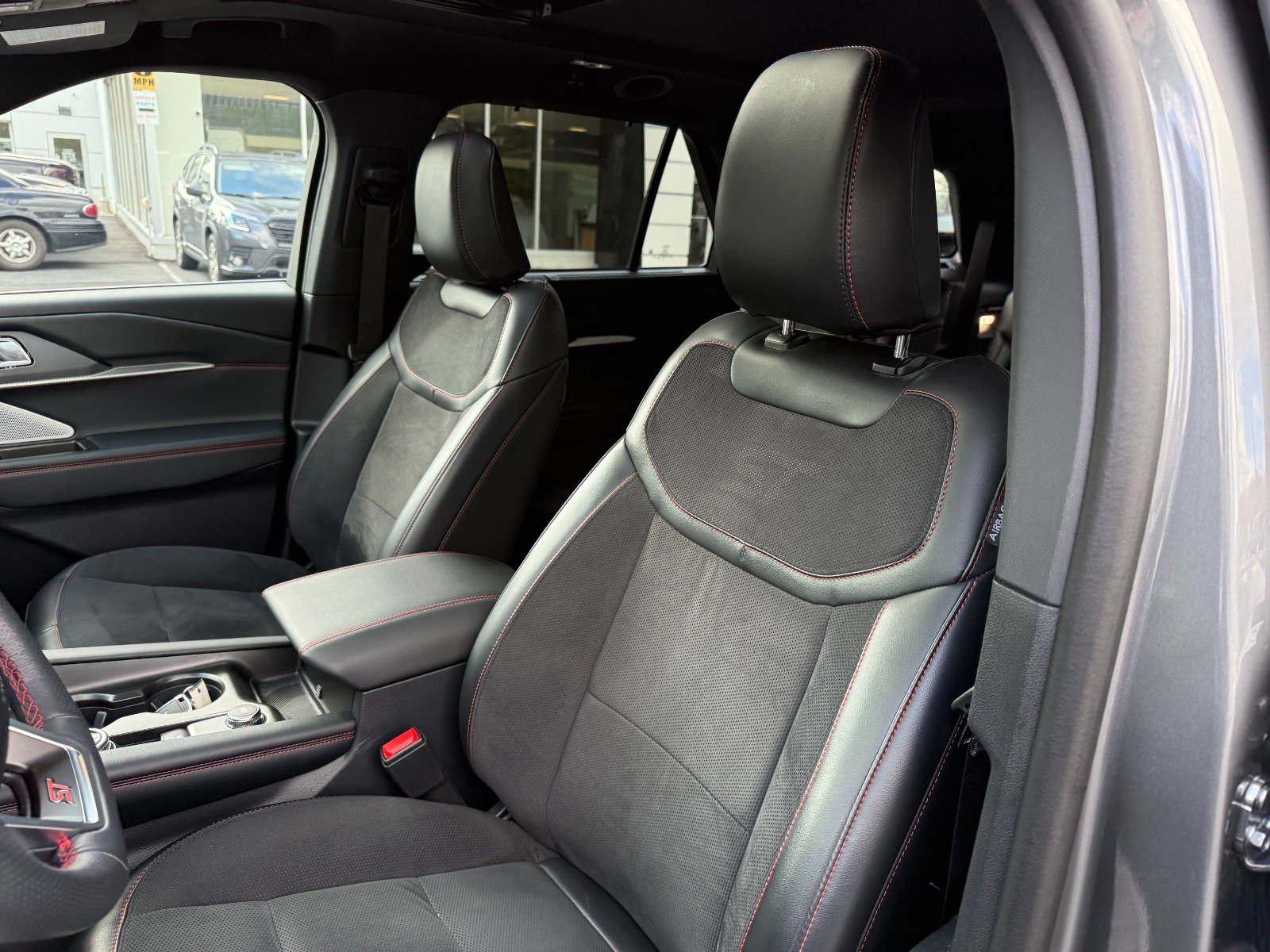 Used 2025 Ford Explorer ST AWD/4WD image 14