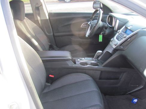 Used 2011 Chevrolet Equinox LT image 3