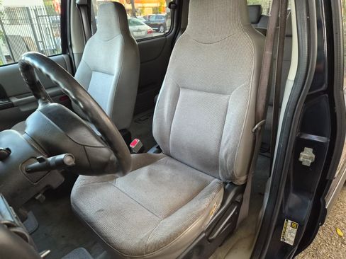 Used 2004 Chevrolet Venture Plus FWD image 6