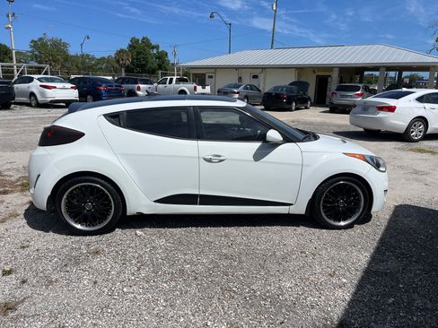 Used 2013 Hyundai Veloster image 5