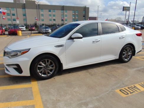 Used 2020 Kia Optima LX image 4