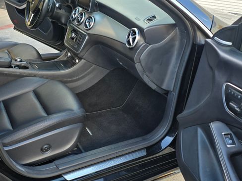 Used 2014 Mercedes-Benz CLA 250 image 17