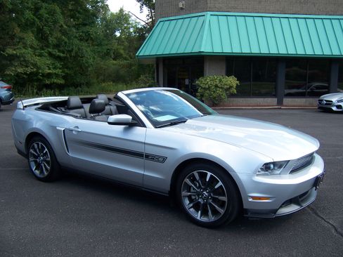 Used 2011 Ford Mustang GT Premium image 8