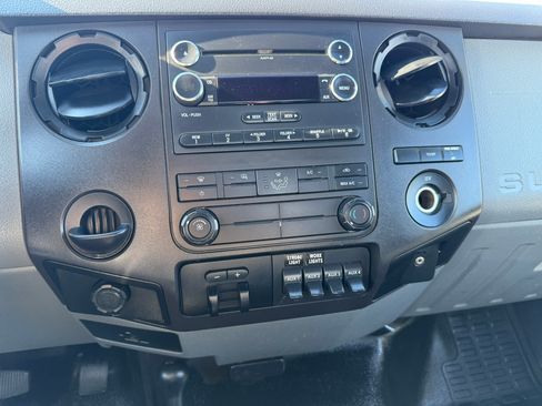 Used 2015 Ford F550 image 19