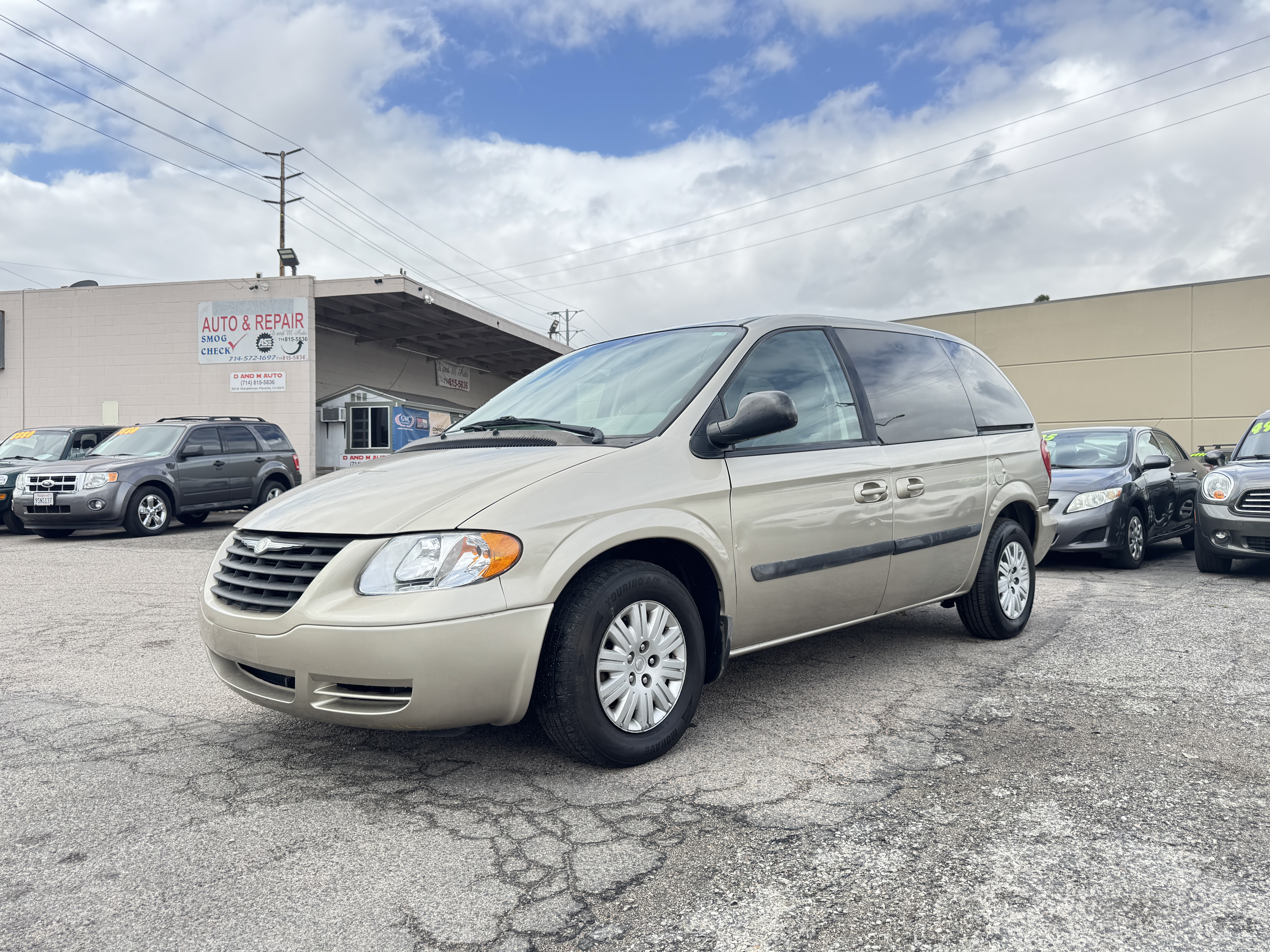 Used 2006 Chrysler Town & Country UNAVAIL FWD image 4