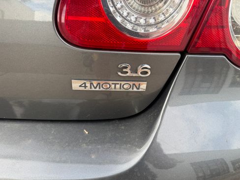 Used 2006 Volkswagen Passat VR6 image 3