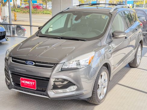 Used 2015 Ford Escape Titanium image 3