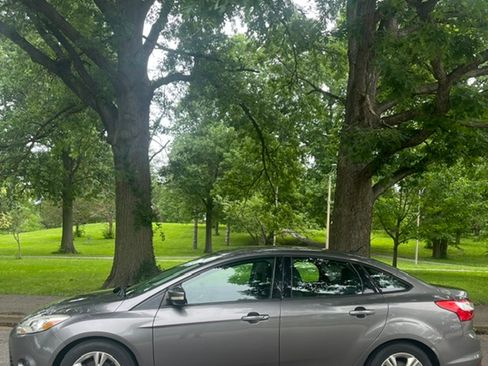 Used 2014 Ford Focus SE Sedan FWD image 3