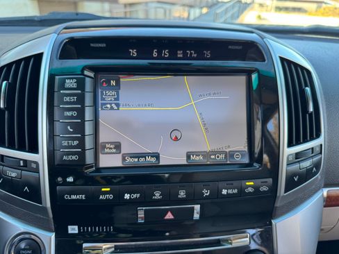 Used 2015 Toyota Land Cruiser image 38