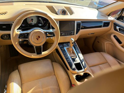 Used 2017 Porsche Macan S image 2