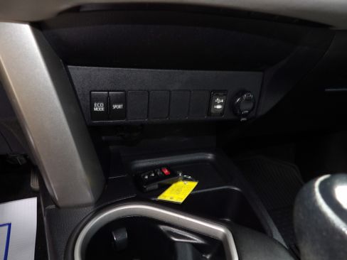 Used 2017 Toyota RAV4 XLE image 13