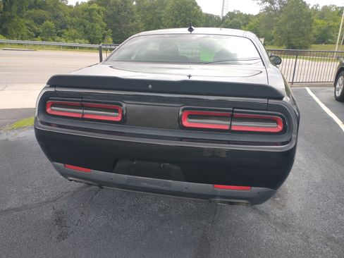 Used 2018 Dodge Challenger Scat Pack RWD image 4