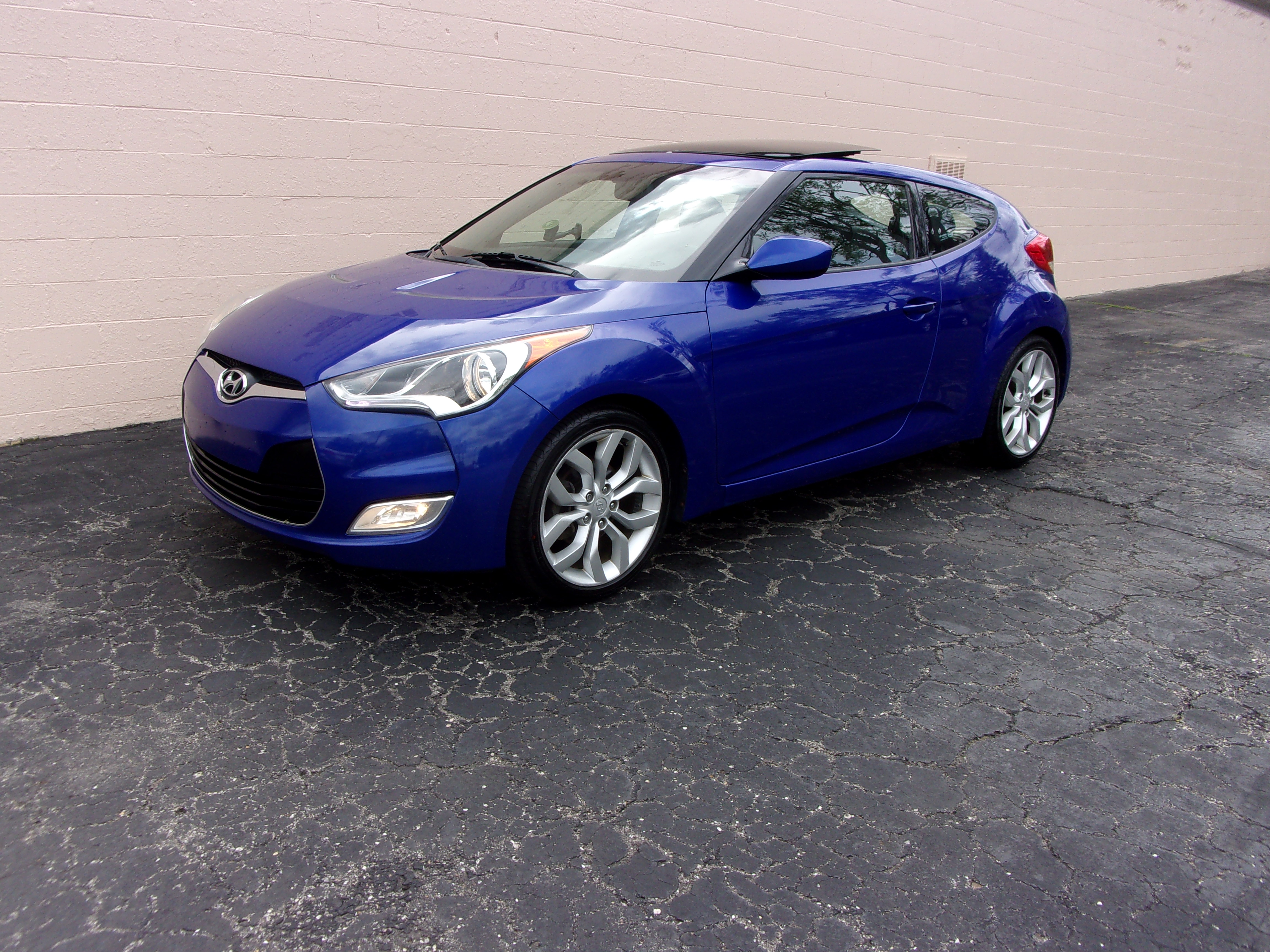 Used 2013 Hyundai Veloster w/ Style Package FWD image 1