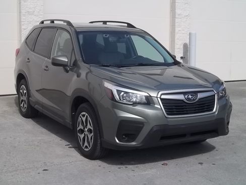 Used 2020 Subaru Forester Premium image 3
