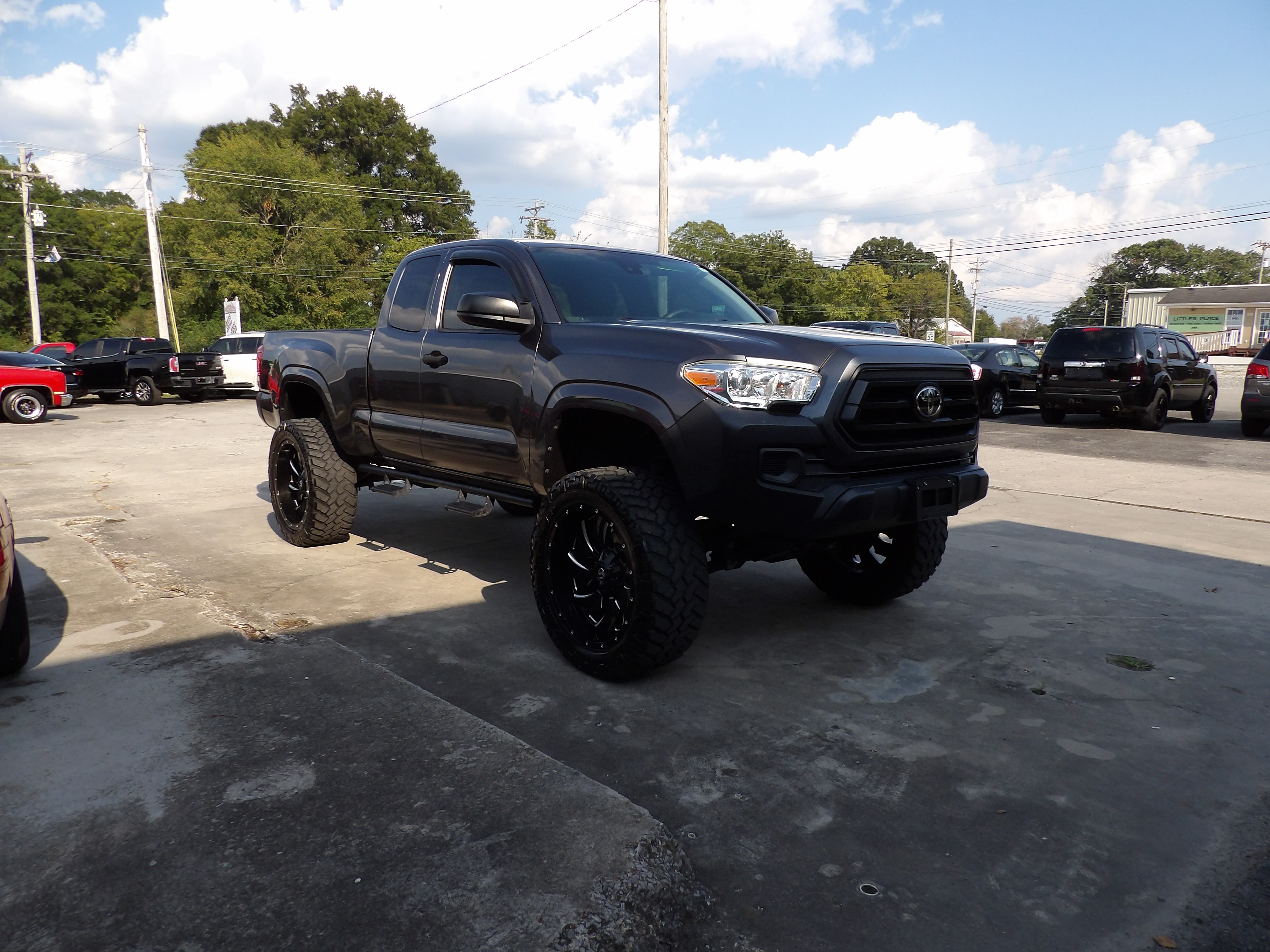 Used 2020 Toyota Tacoma SR AWD/4WD image 1