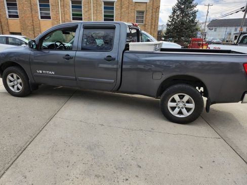 Used 2012 Nissan Titan SV image 4
