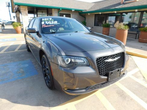Used 2019 Chrysler 300 S AWD image 1