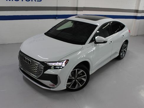 Used 2024 Audi Q4 e-tron quattro Prestige Sportback AWD/4WD image 4