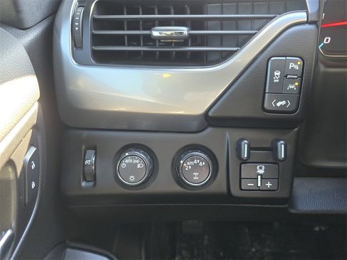 Used 2019 Chevrolet Tahoe LS image 16