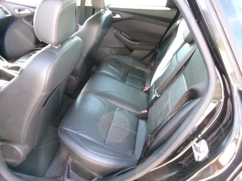 Used 2015 Ford Focus Titanium image 10