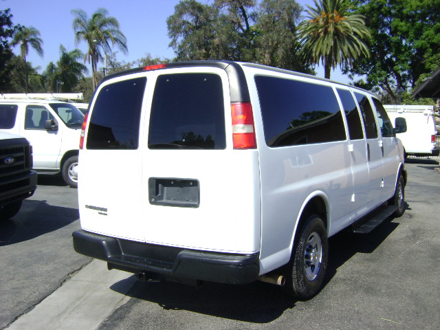 Used 2015 Chevrolet Express 3500 LS Extended Passenger RWD image 5