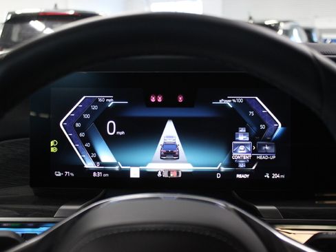 Used 2024 BMW i7 xDrive60 image 42