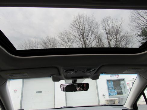 Used 2017 Subaru Outback 2.5i Limited image 23