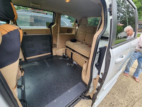 Used 2015 Dodge Grand Caravan SXT FWD image 5