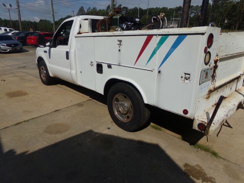 Used 2006 Ford F250 2WD Regular Cab Super Duty image 4