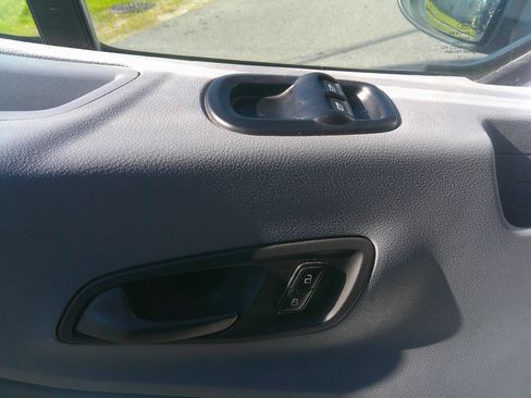 Used 2019 Ford Transit 150 XL image 8