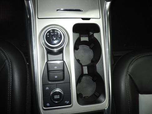 Used 2023 Ford Explorer XLT image 35