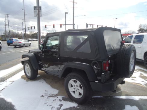 Used 2016 Jeep Wrangler Sport image 4